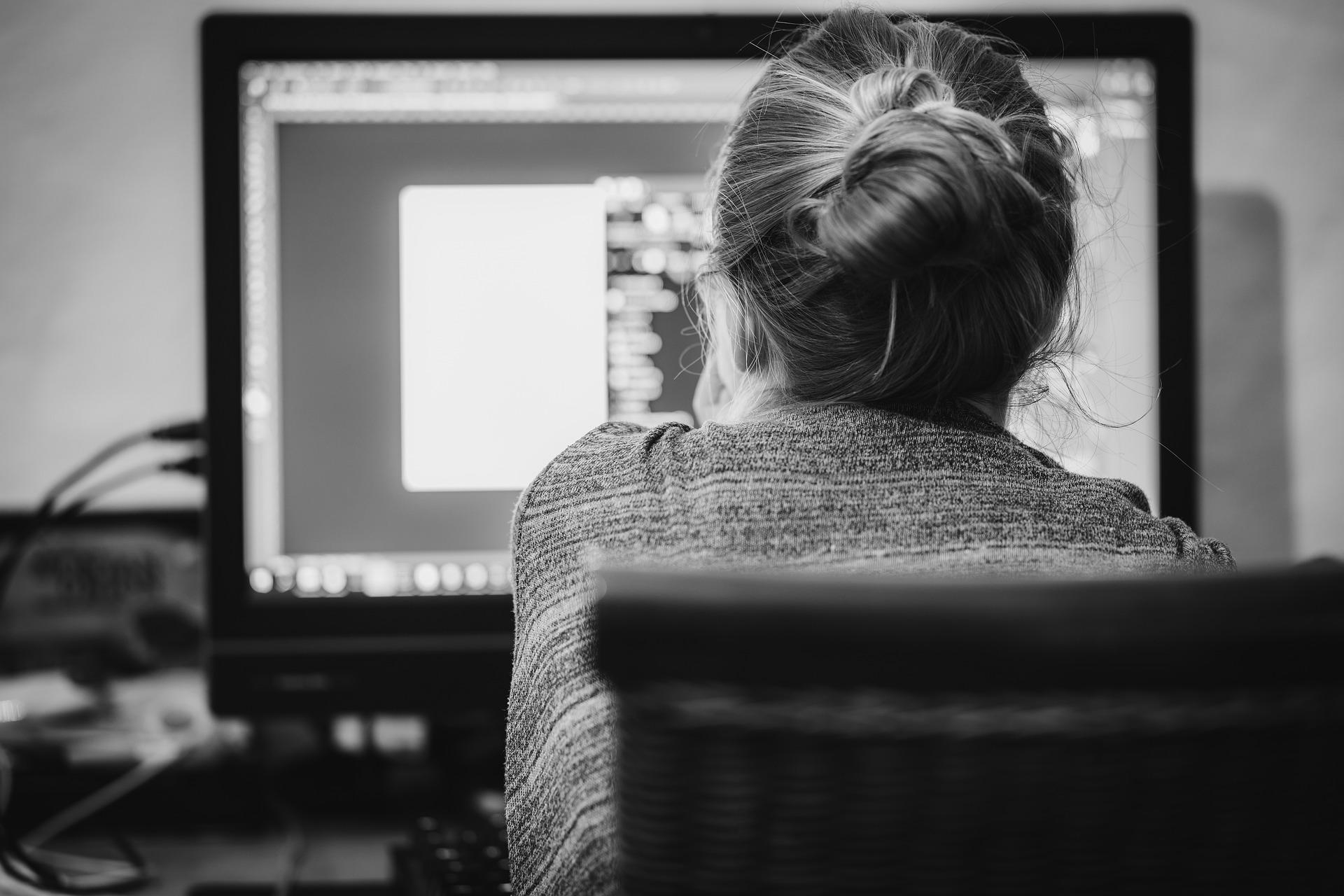 Graphic Designer vs Graphic Artist Job Descriptions Graphic Designer vs Graphic Artist Job Descriptions